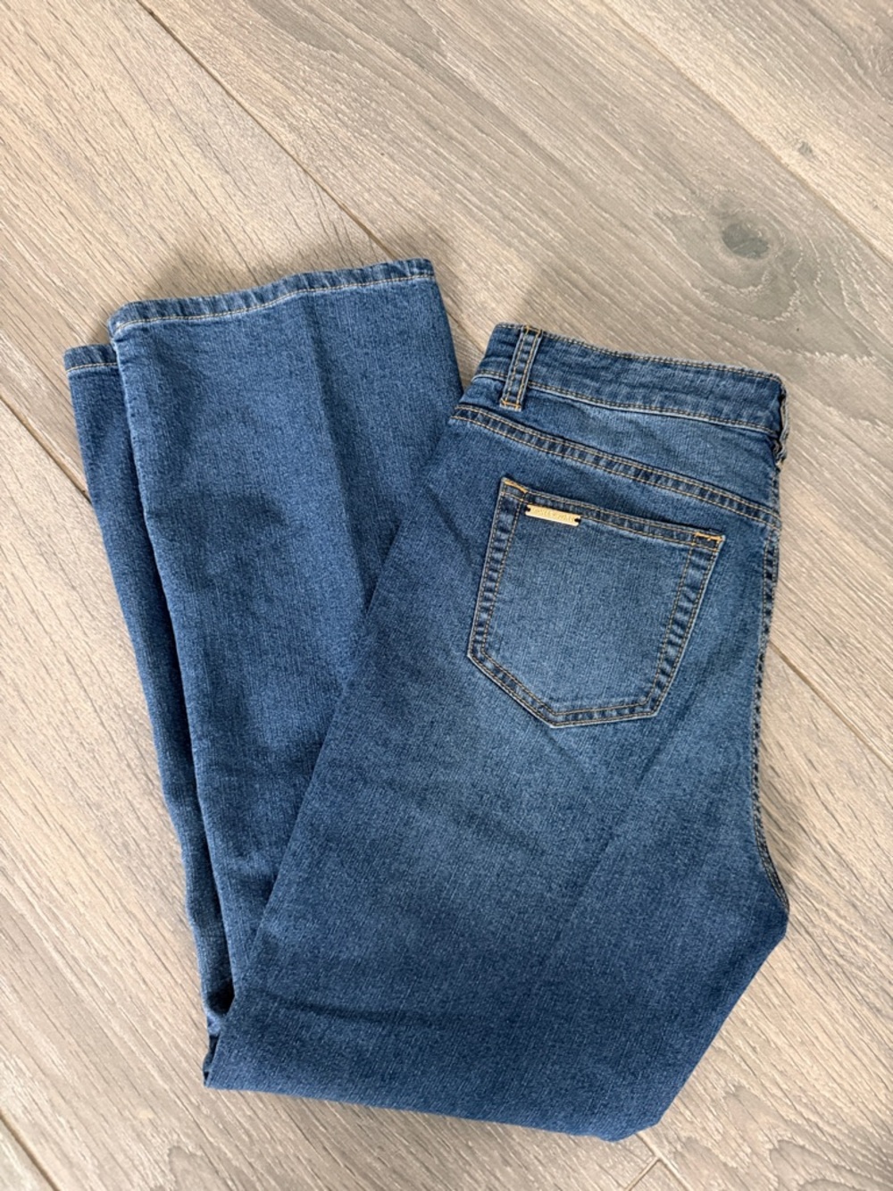 Michael Kors Medium Blue High-Rise Button-Fly Jeans. Measurement on the pictures - Picture 4 of 9